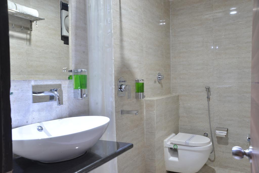 Geetika Galaxy Hotel Kanpur Extérieur photo