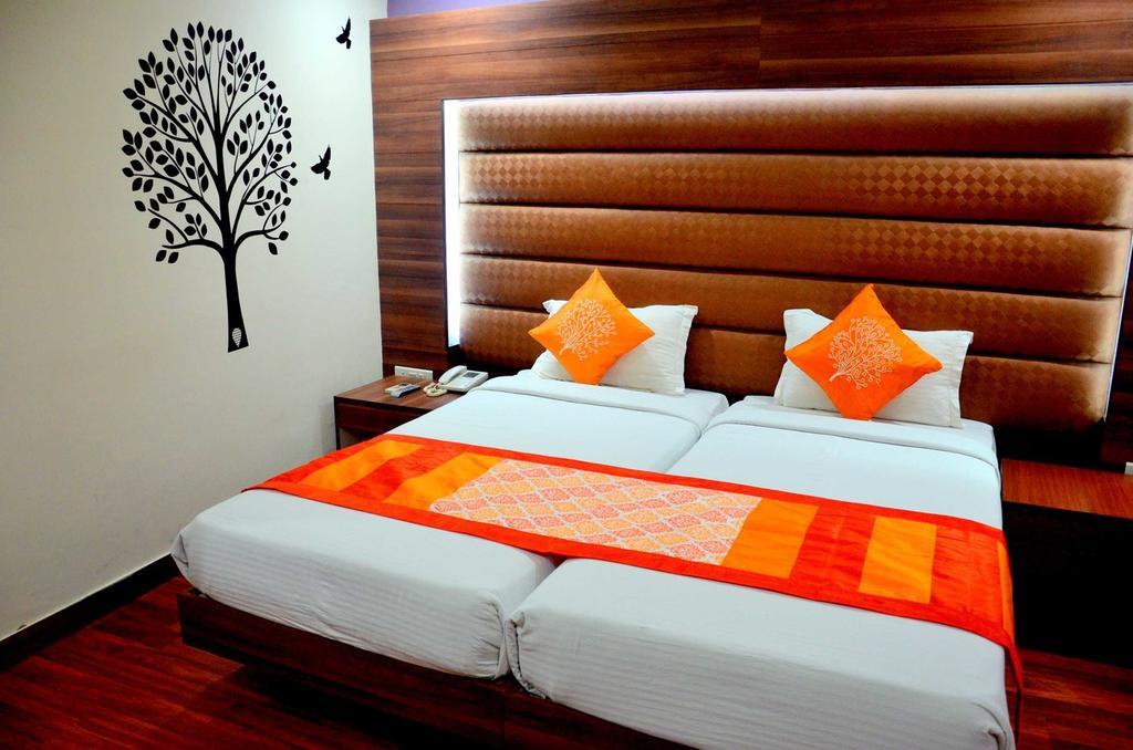 Geetika Galaxy Hotel Kanpur Extérieur photo