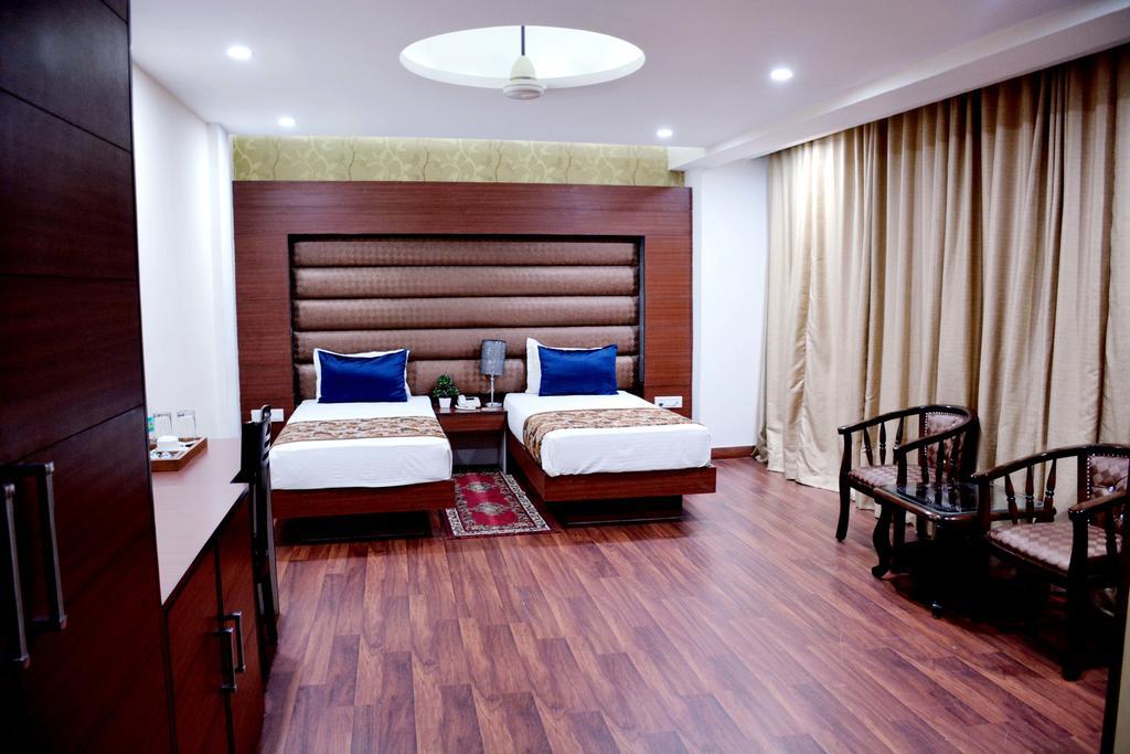 Geetika Galaxy Hotel Kanpur Extérieur photo
