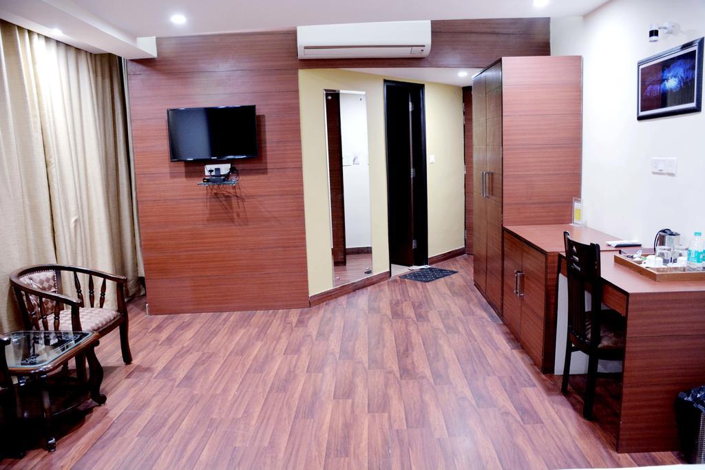 Geetika Galaxy Hotel Kanpur Extérieur photo